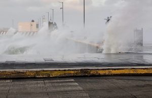 Prevén rachas de hasta 115 km/h por evento en Veracruz