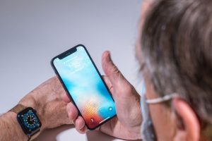 Apple prueba función para desbloquear el teléfono con la mascarilla puesta