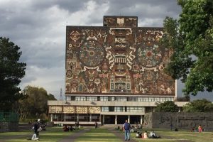 Estudiantes de la UNAM y del IPN regresaron a clases este lunes