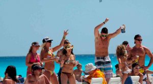 Se preparan hoteleros de Cancún para la llegada de 20 mil spring breakers