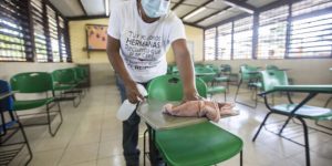 Escuelas de Yucatán reciben mantenimiento y material de limpieza