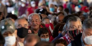 AMLO prevé adelantar pago de pensiones y becas por elecciones 2022