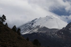 Informan que nevadas incrementarán 40% el turismo en el volcán Pico de Orizaba