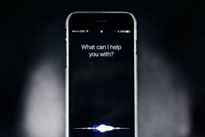 Siri recibe nueva voz de género no binario tras actualización