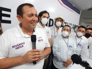 Nivardo Mena solicita al IEQROO su registro como candidato del MAS a la gubernatura de Quintana Roo