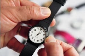 ¿Hay que atrasar o adelantar el reloj para el nuevo horario?