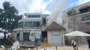 Explosión de gas deja 2 muertos y 21 heridos en Playa del Carmen