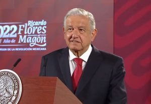 No se manejar una tarjeta de crédito, ni se hacer un cheque y no traigo cartera: Andrés Manuel López Obrador