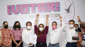 Recibe Mara Lezama su constancia como candidata a gobernadora por Quintana Roo de la Coalición «Juntos Haremos Historia»
