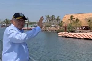 El presidente Andrés Manuel López Obrador zarpa de San Blas rumbo a las Islas Marías (+Video)