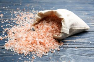 ¿La sal rosa del Himalaya es más saludable?