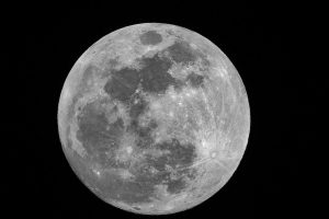 NASA identifica cráteres en la Luna causados por impacto de cohete