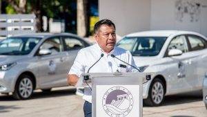 Refuerzan parque vehicular: Entrega gobierno de Marciano Dzul 13 nuevos vehículos a las direcciones municipales