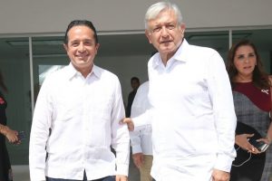 López Obrador no descarta integrar a Carlos Joaquín en su gobierno