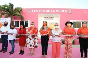 Atenea Gómez Ricalde inauguración el centro de la mujer en Islas Mujeres