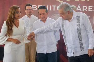 Mara acompaña a AMLO en histórico arranque de obras en Cancún