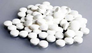Aspirina podría reducir riesgo de un tipo de cáncer en mujeres, revela estudio
