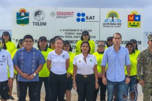 Avanza la instalación de 2,300 metros de barrera anti sargazo en Tulum