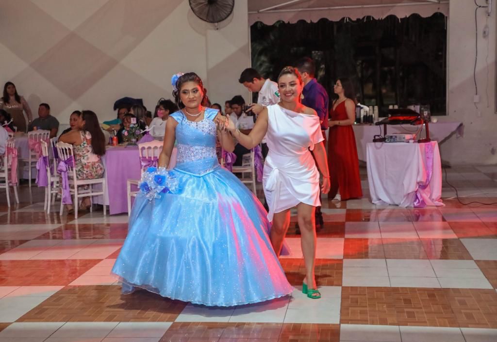 Celebran con regocijo a quinceañeras de Tulum Vertiente Global