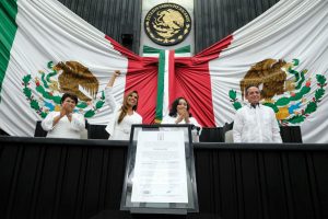 Entrega XVI Legislatura bando solemne como gobernadora electa a Mara Lezama