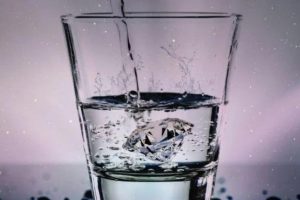 Según la ciencia el agua simple NO es la mejor bebida para hidratarse