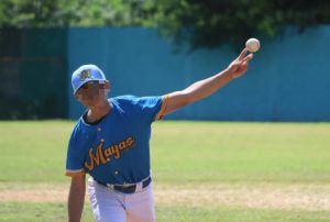 Inaugura Eric Arcila la Liga Instruccional de Béisbol Quintanarroense