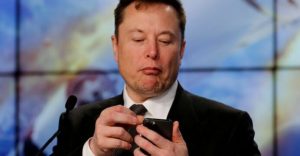 Elon Musk toma control de Twitter y despide al CEO Parag Agrawal