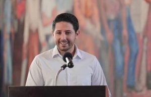 Debemos evolucionar la forma de hacer política para transformar a Quintana Roo: Renán Sánchez Tajonar