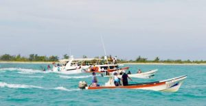 Celebran la tradicional procesión marítima en honor a la Virgen de la Caridad del Cobre en Isla Mujeres