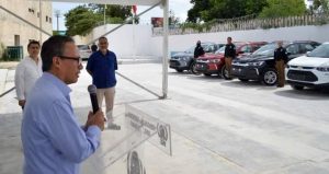 Entrega el Fiscal General, Óscar Montes de Oca, vehículos a la Policía de Investigación