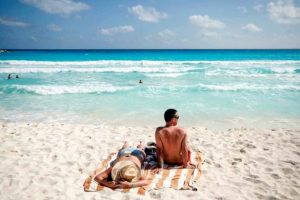 Más de 406 mil turistas llegarán a Quintana Roo por Día de Muertos