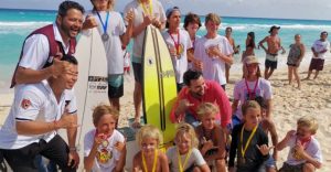 PREMIA el Instituto del Deporte a ganadores de los juegos estatales de surfing Quintana Roo 2022
