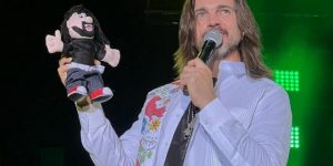 Juanes abre con camisa negra y cierra con guayabera yucateca su concierto en Xmatkuil