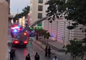 Controlan incendio del Teatro Peón Contreras de la ciudad de Mérida, Yucatán