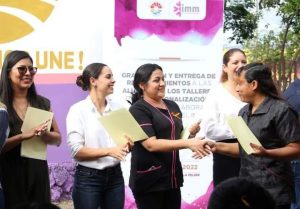 Empoderar Ana Patricia Peralta a mujeres con capacitación integral