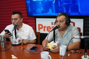 En programa de radio, el presidente municipal Erik Borges Yam acusa irresponsabilidad de un medio estatal por informar datos ajenos a su labor como funcionario público
