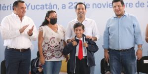 Pone en marcha Mauricio Vila la distribución de chamarras en Yucatán
