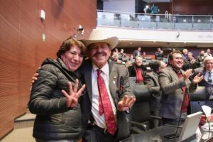 Senado da licencia a Delfina Gómez y Armando Guadiana