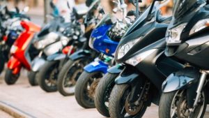 Venta de motos supera a la de autos este año en México