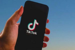 TikTok prueba formato de video horizontal y pantalla completa