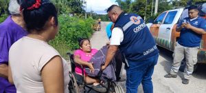 Entrega PC cobertores a familias de comunidades en Felipe Carrillo Puerto