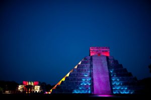 Descubre el mundo maya de noche