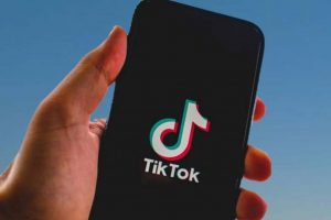 TikTok se adentra en la televisión con un acuerdo con Vevo