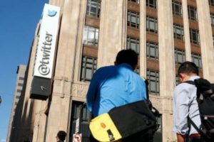 Twitter afirma que opera únicamente con mil 300 empleados tras despidos