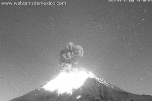 ¡Don Goyo anda muy activo! Popocatépetl arroja material incandescente