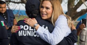 Reconoce con acciones Lili Campos a policías de Solidaridad