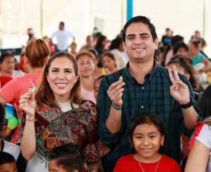 Atenea Gómez Ricalde celebra el día de Reyes con la familias de la zona continental