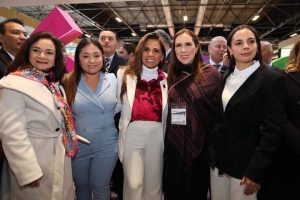 Atenea Gómez promociona los atractivos y bellezas naturales de Isla Mujeres en la Fitur 2023