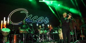 Oscar D´León cumple y pone a bailar a miles de personas en el Mérida Fest 2023