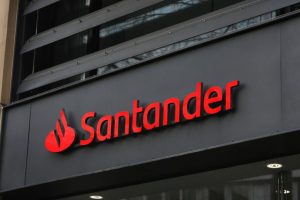 ¿Tienes cuenta Santander? Banco sustituirá tarjetas por modelos sostenibles